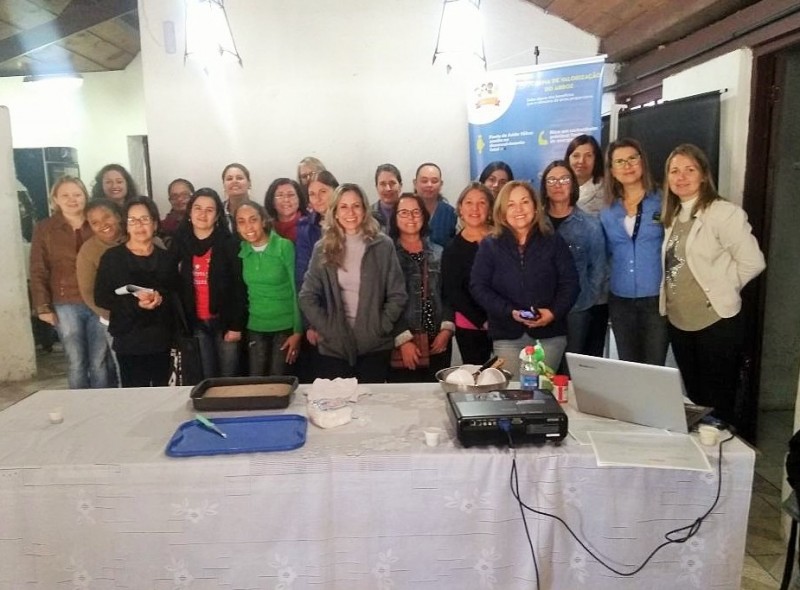 Grupo de merendeiras e nutricionista da autarquia
