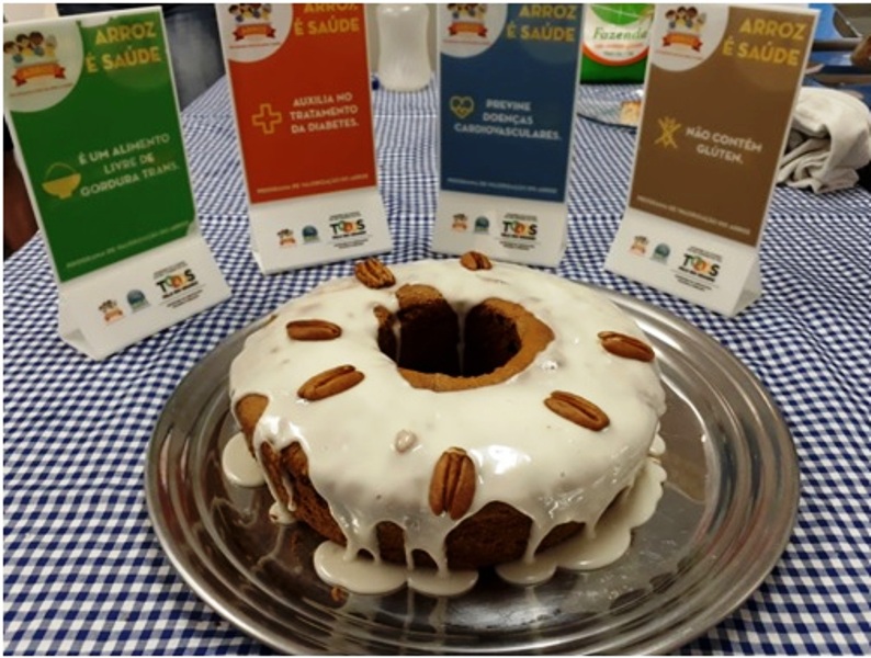Bolo de frutas feito com farinha de arroz